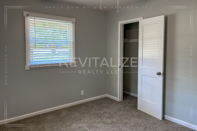 Building Photo - Fully Remodeled 3-Bed Home with Spacious Y...