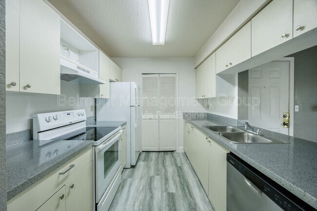 Foto del edificio - 2550 N Alafaya Trail