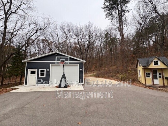 Building Photo - 8111 Bailey Dr SE