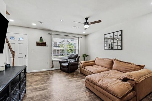 Foto del edificio - 519 Byler Cir