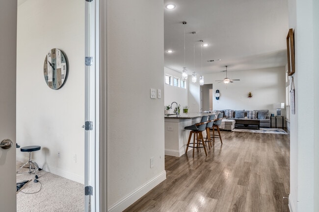 Building Photo - 1521 Buckeye Trl