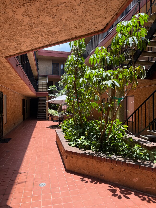 Foto del edificio - E St Condo