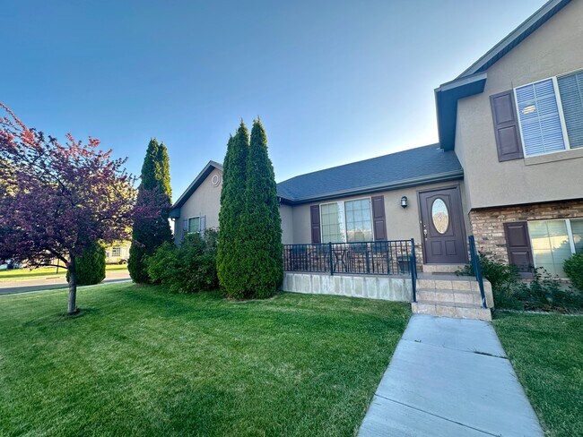Building Photo - 528 W 810 S