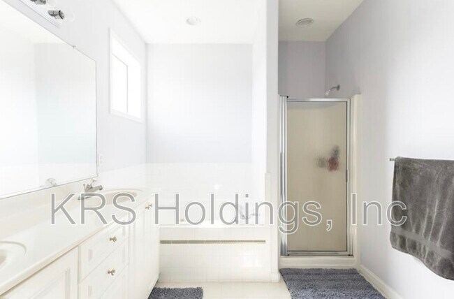 Building Photo - 1075 Grand Oak Ln