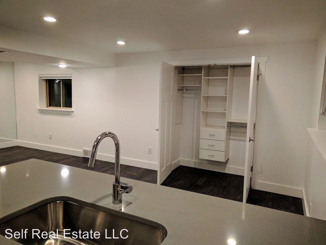 Foto del edificio - 924-928 Hudson Ave S