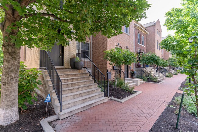 Building Photo - 527 N Park Ave