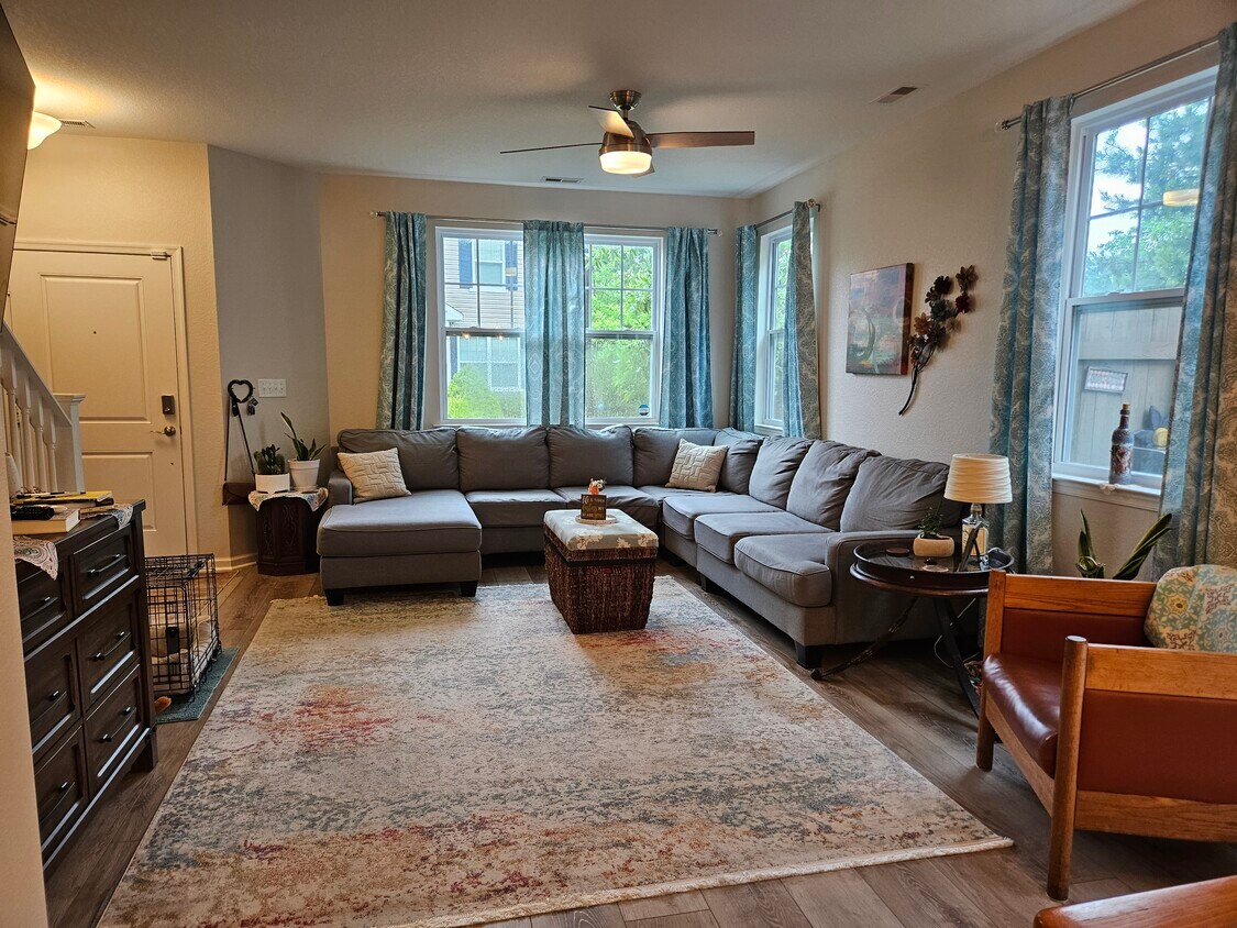 Foto principal - 2319 Whitman St