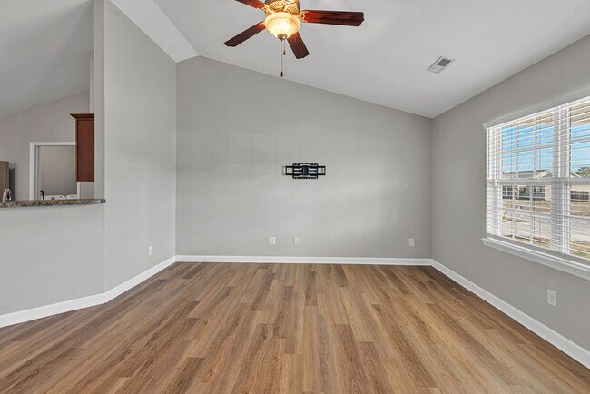 Building Photo - 303 Sinclair Ln