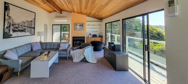 Building Photo - 5643 Linda Rosa Ave
