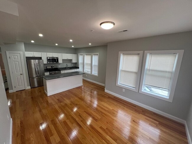 Foto del edificio - 512 Blue Hill Ave