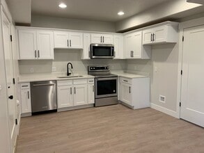 Building Photo - 176 W Hayata Ln