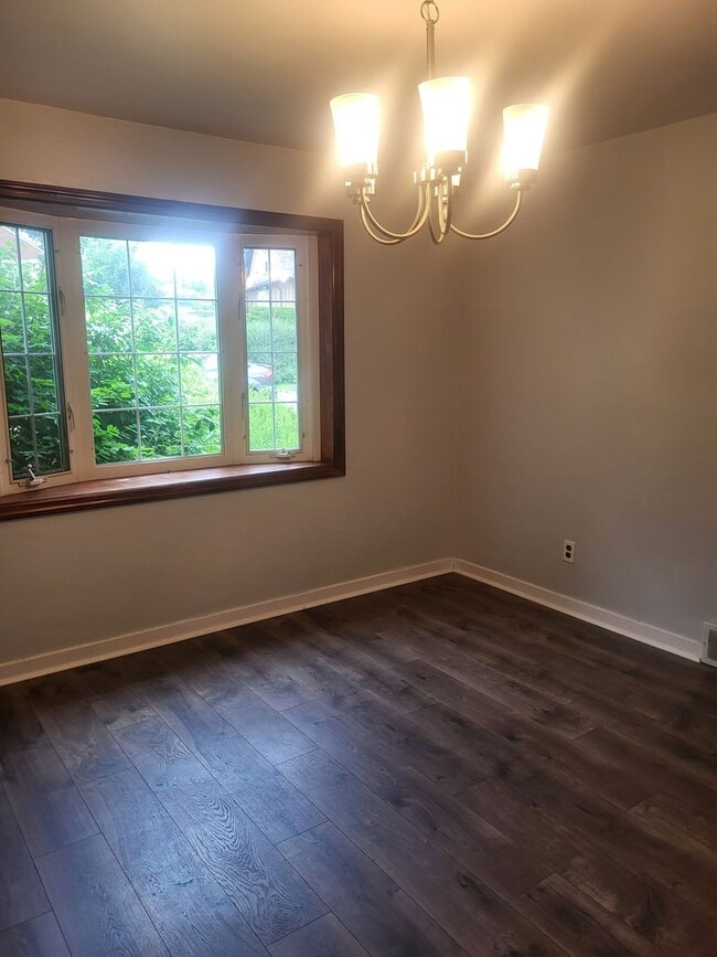 Building Photo - Beautiful 3 bedroom in Verona!