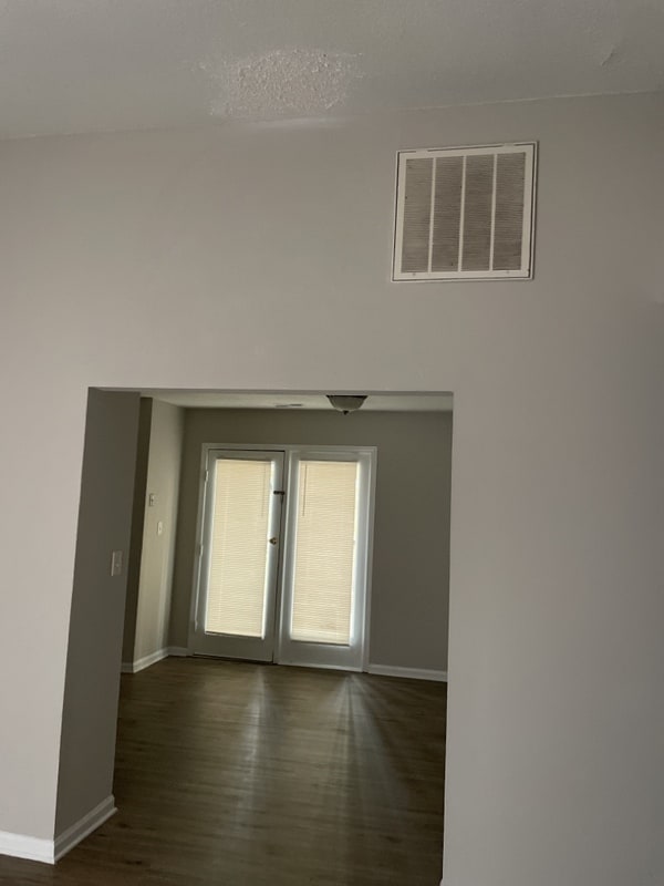 Building Photo - 4826 Hollenden Dr