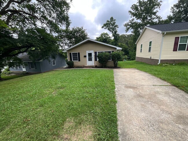 Foto del edificio - Charming Single Family Home - Convenient l...