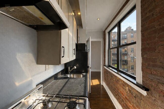 Foto del edificio - 410 E 13th St