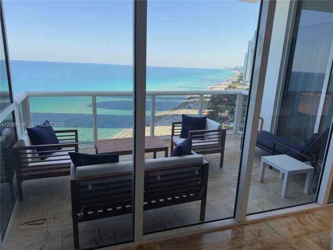 Foto del edificio - 18101 Collins Ave