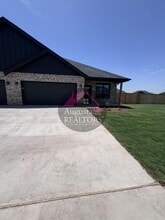 Building Photo - 8142-8150 Sawdust Trl