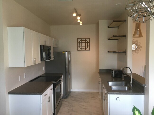 Foto del edificio - 15323 Kamary Ln