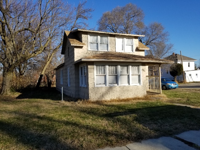 Building Photo - 261 Bellview St
