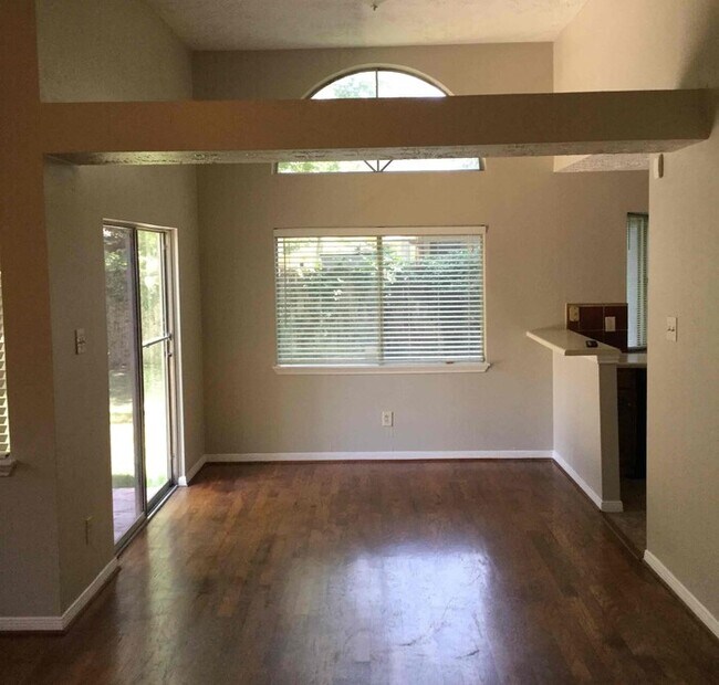 Foto del edificio - 4030 Meadowgold Ln