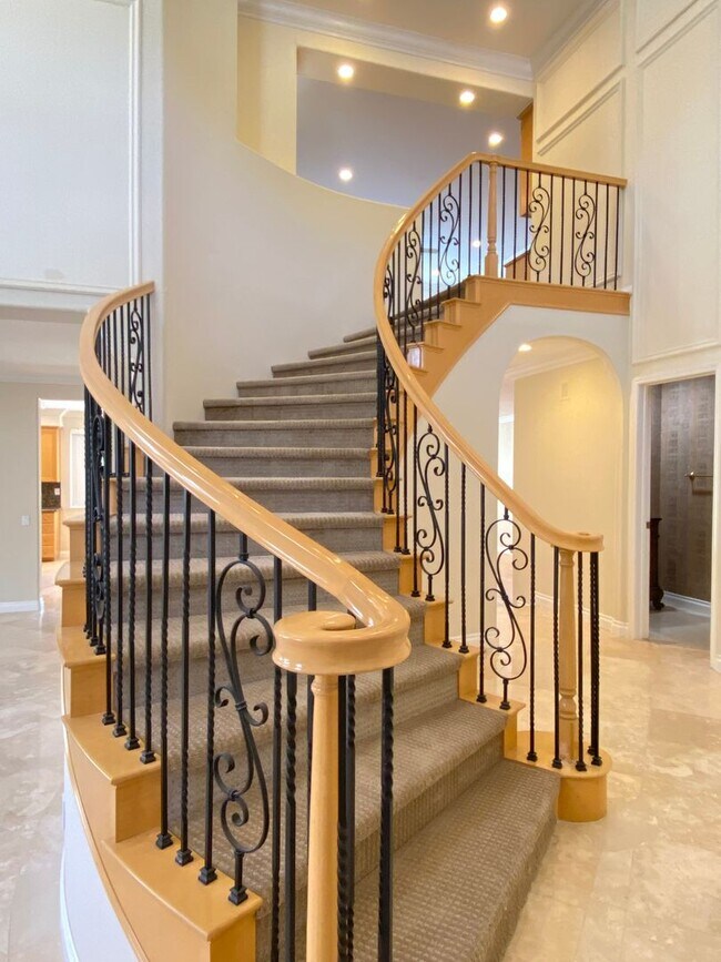 Foto del edificio - Beautiful 5 bedroom Newbury Park home with mountain views