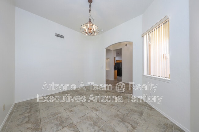 Building Photo - 352 S Vía De Los Rosales