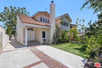 Building Photo - 244 S Almont Dr