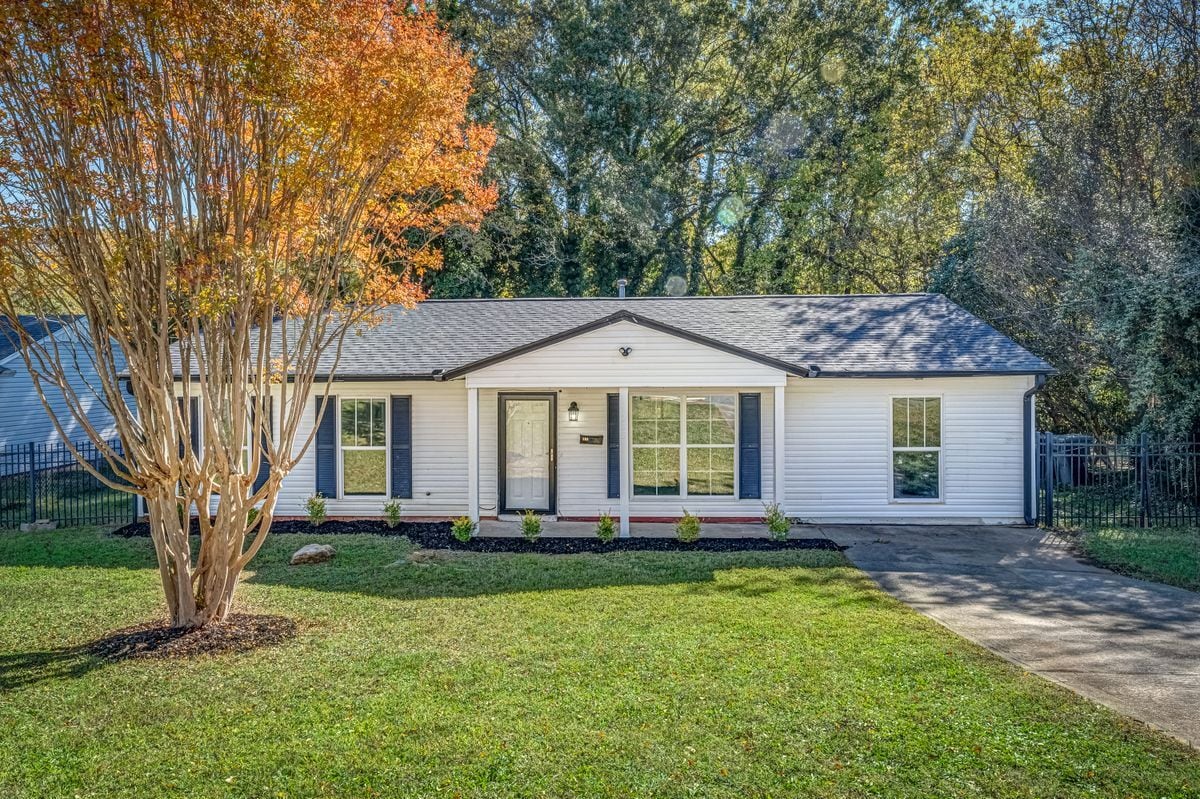 Primary Photo - 283 E Hampton Ave