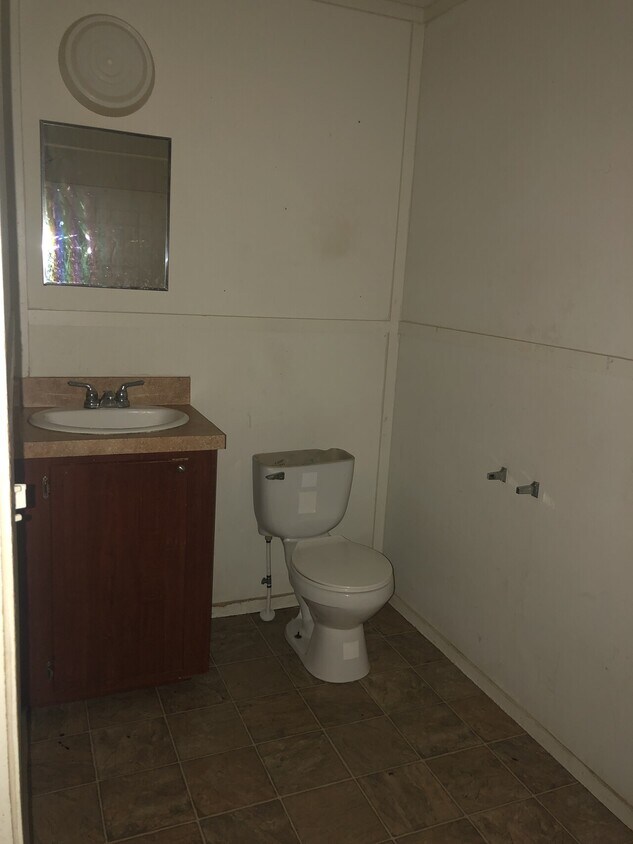 Building Photo - 111 W Rowan Lot 1