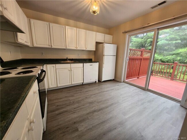 Building Photo - 23 Bridgewater Way