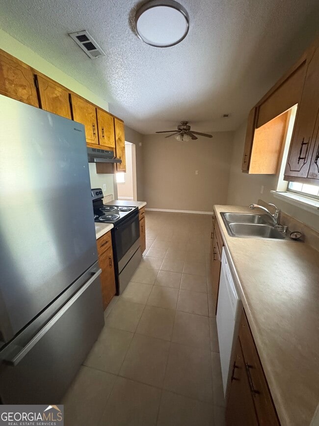 Building Photo - 853 Mission Trace Dr