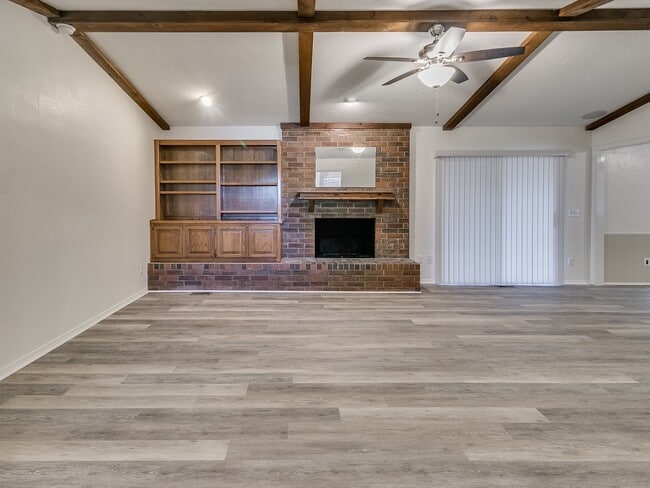 Foto del edificio - 4 Bedroom Home with Space Inside and Out! ...