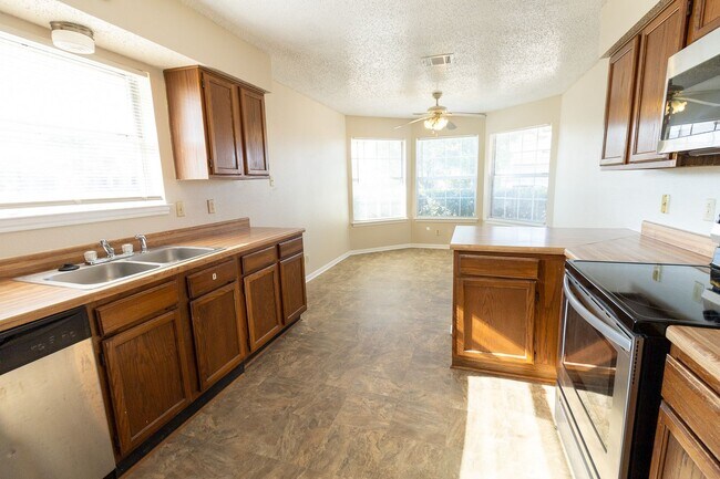 Foto del edificio - Adorable Home on Corner Lot!!!