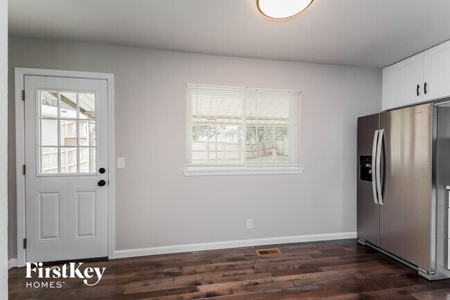 Foto del edificio - 1706 Pebble Brook Dr