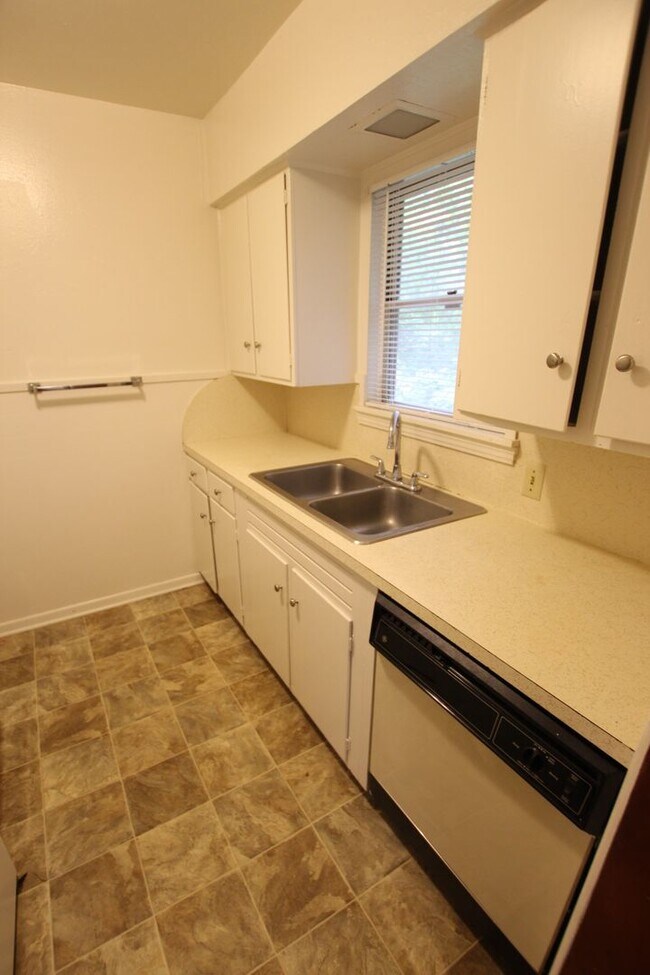 Foto del edificio - Adorable 1 bedroom 1 bath in the heart of Tyler!