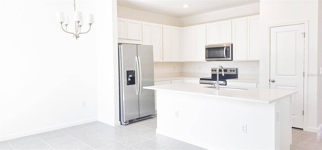 Building Photo - 429 Silver Palm Dr