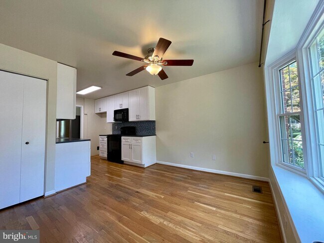 Building Photo - 1856 Golf View Ct