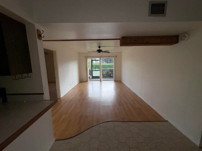 Foto del edificio - 460 NW 20th St