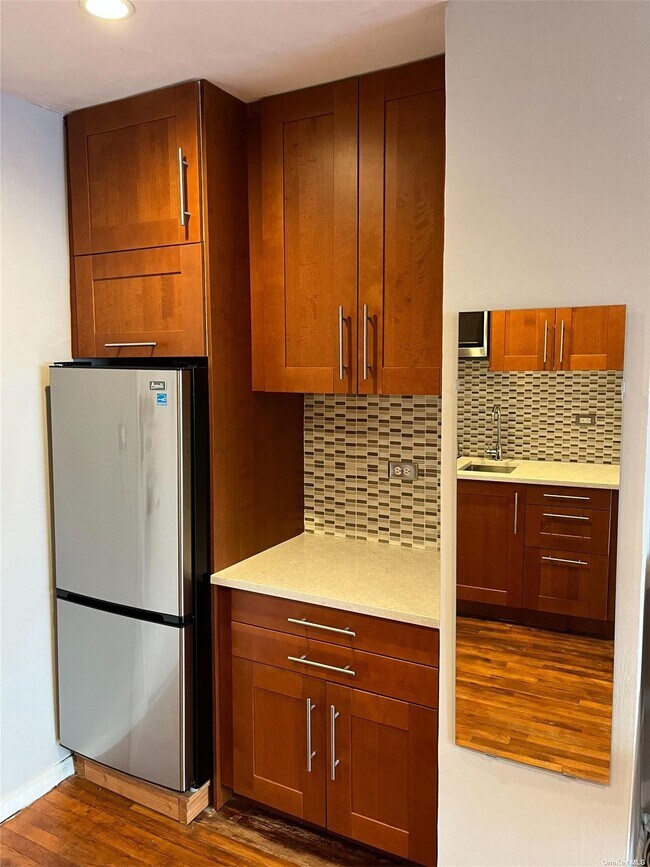 Foto del edificio - 76-26 113th St