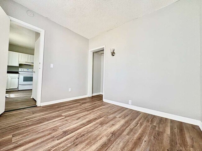 Foto del edificio - 3312 E Mishawaka Ave