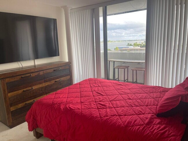 Foto del edificio - 5600 N Flagler Dr