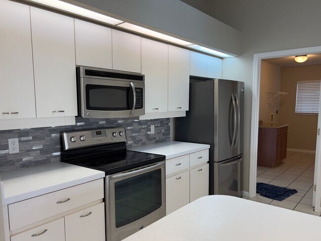 Building Photo - *Annual*  Spacious 3 bedroom Home in Rotonda!