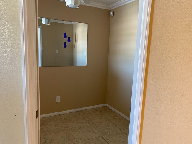 Foto del edificio - One Bedroom Apartment near UCR
