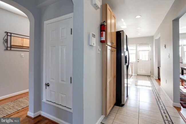 Foto del edificio - 1719 H St NE