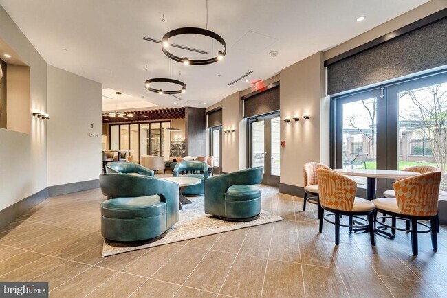Foto del edificio - 3101 N Hampton Dr