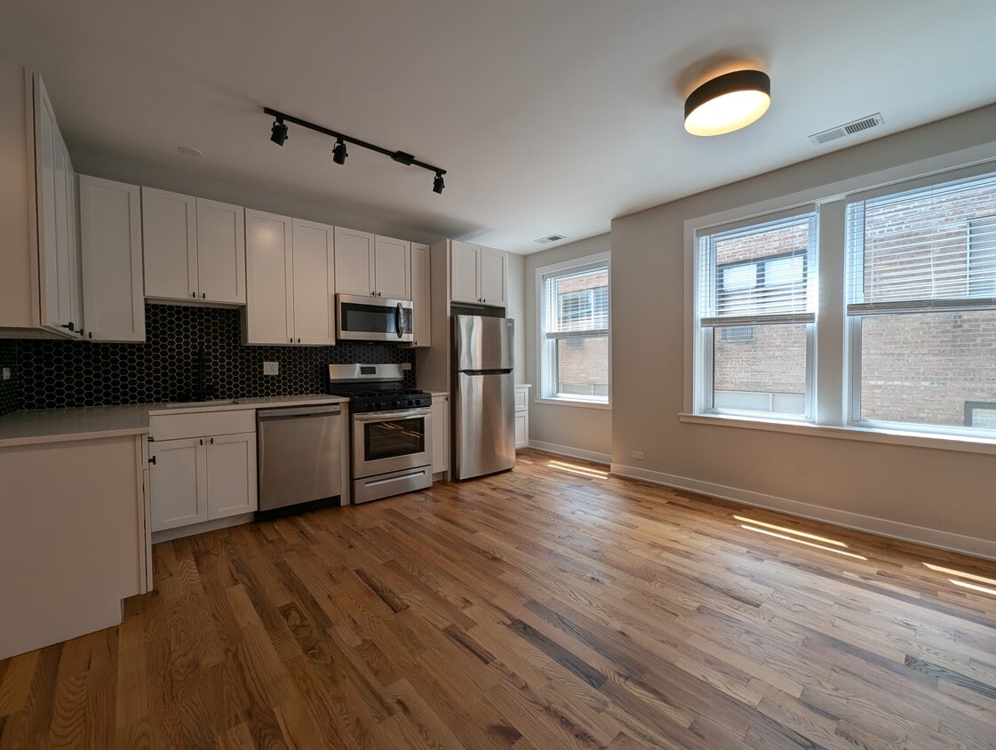 Primary Photo - 648 W Wrightwood Ave