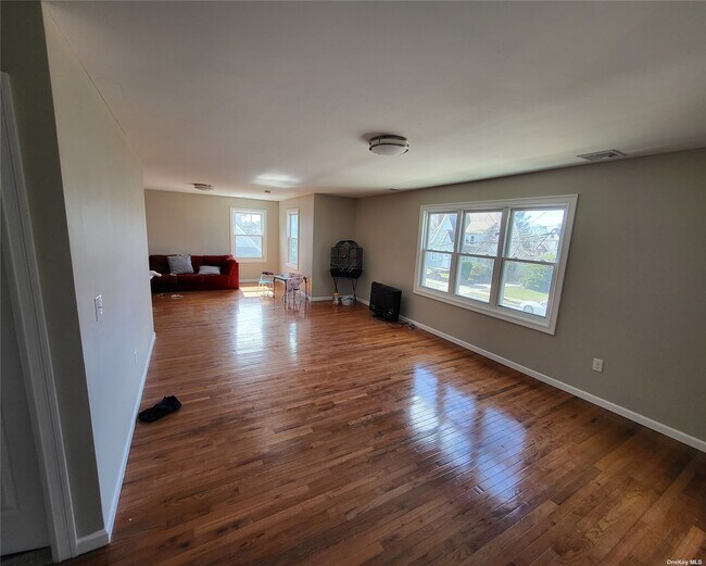 Building Photo - 74 Meadowbrook Rd