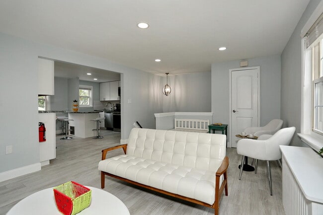 Foto del edificio - 100 Huguenot Ave