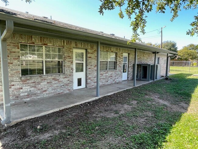 Building Photo - 903 Sherman Ave