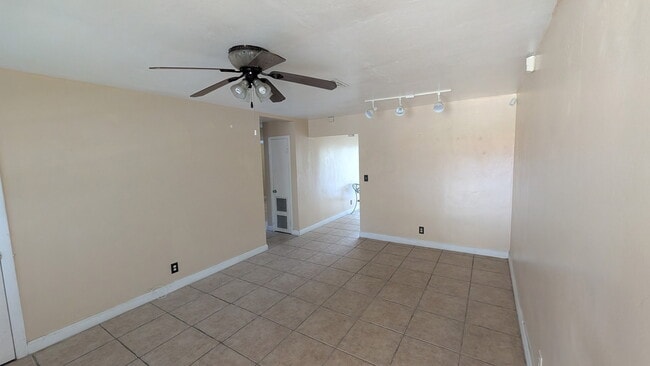 Building Photo - 4100 NW 39th Ave